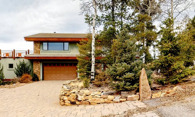 Florissant Apartamento | Inviting lodging w/ wood-burning fireplace, mountain views, & high-speed WiFi!