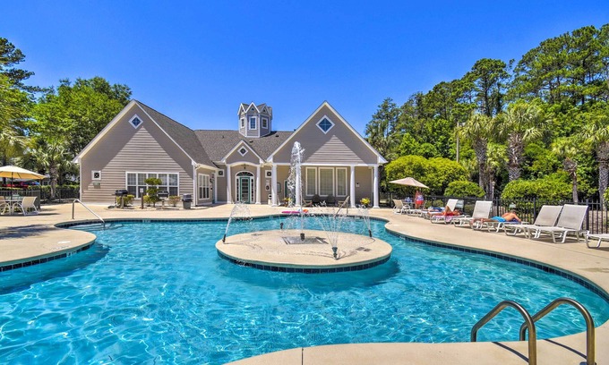 Vaught Condominio | Inviting Myrtle Beach Condo: 1 Mi to Beach Access!