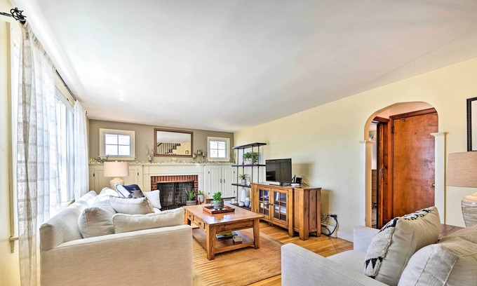 Quincy Casa | Inviting Quincy Home Rental w/ Outdoor Pool!