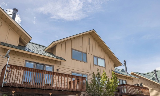 Big Horn Casa | Inviting Ski-In/Out Big Horn Home!Fireplace, Walk to Resort or Lake Lavinsky!