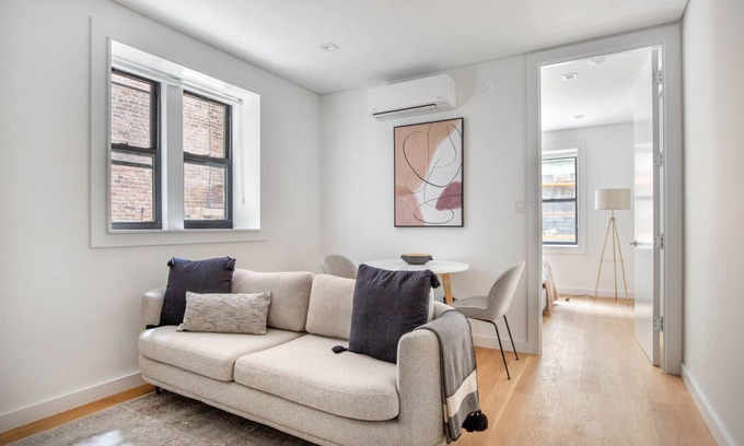 SoHo Apartamento | Inviting SoHo 1BR w/ Outdoor Space & In-Unit W/D, by Blueground