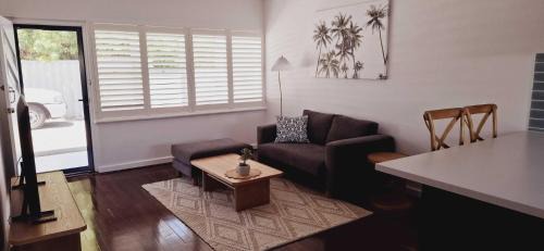 Rockingham Apartamento | Inviting Stay Close to Rockingham and Palm Beach - Hosted by Canstay