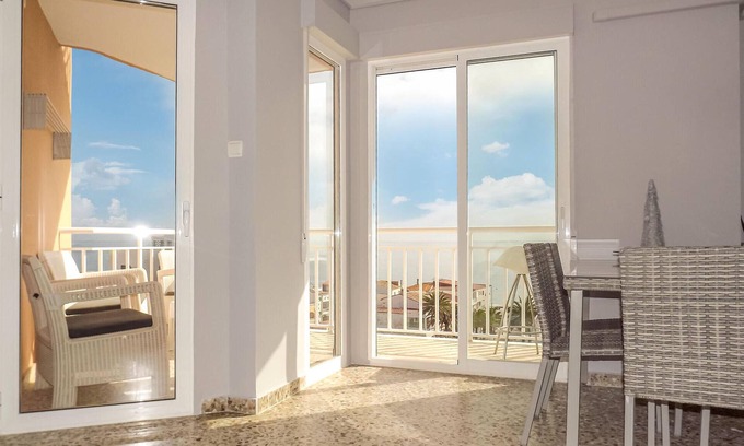 Platja de Piles Apartamento | Inviting vacation apartment with sea view.