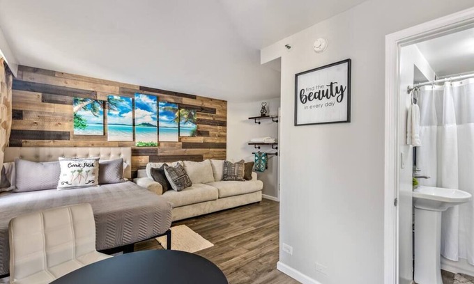 Diamond Head - Kapahulu - St. Louis Condominio | Inviting Waikiki Grand Hotel Room-1 Block to Beach