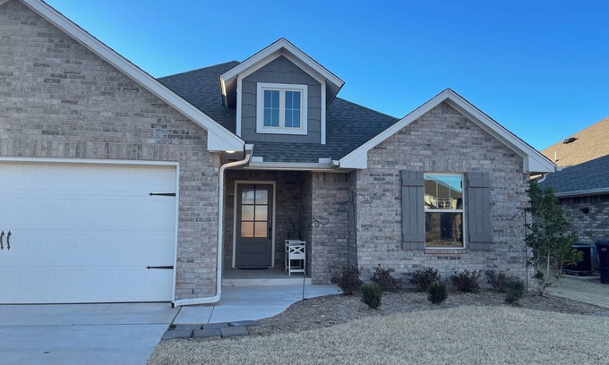 Edmond Casa | Inviting, well equipped, sleeps 8 + comfortably w/ access to Edmond/OKC in mins.
