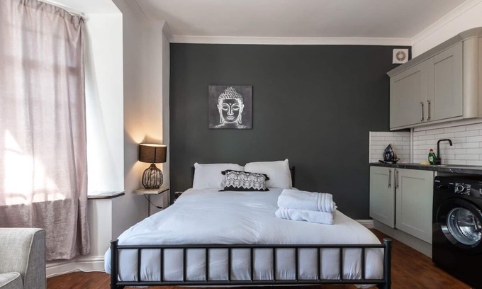 Bedworth Apartamento | Iolite - Studio Flat With Parking