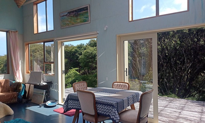 Great Barrier Island Apartamento | Iona Studio, Great Barrier Island. Close to Airport, Shops, Beaches, Hot Pools