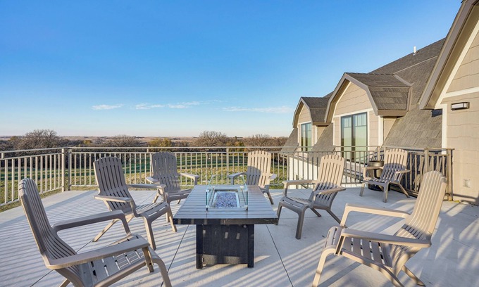 Renner Casa | Iowa Family Home w/ Valley Views & Rooftop Deck