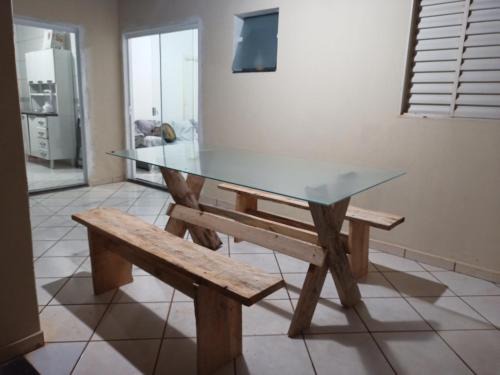 Aracatuba Casa | Iporã casa simples Ar-cond, wi-fi, smartv, máquina de lavar 6 pessoas, equipado com churrasqueira, garagem para 4 carros sendo 2 coberta, Hop Independente