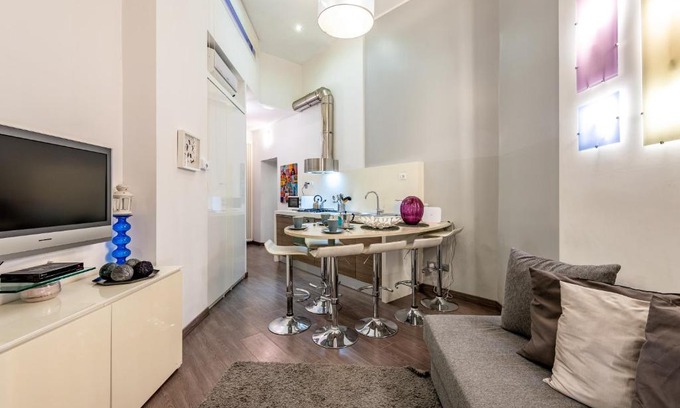 Rione II Trevi Apartamento | IREX Trevi Fountain private apartment