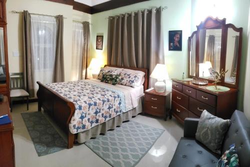 Caribbean Estates Casa | Irie HideAway - Private Studio in Gated Community -Caribbean Estates, Portmore