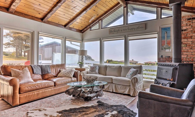 Manchester Casa | Irish Beach Cottage w/ Beach Access & Ocean Views