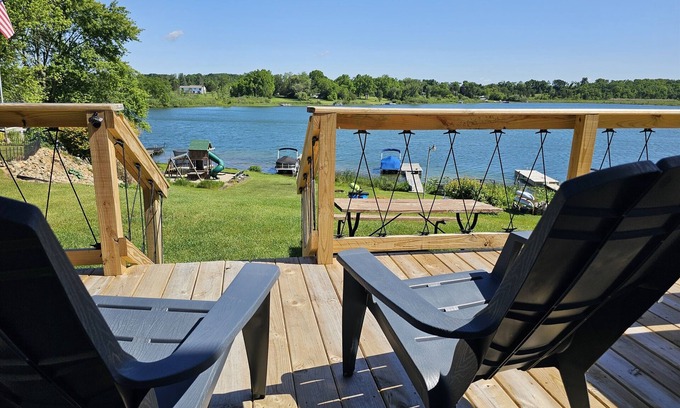 Brooklyn Casa | Irish Hills Lakefront Escape | Dock | Swim | Close to MIS