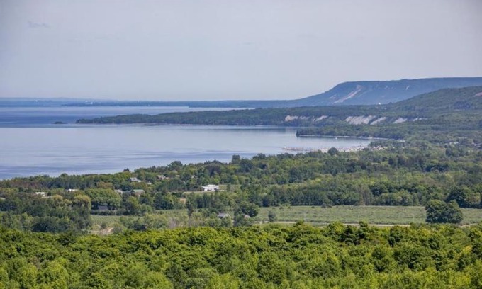 Meaford Casa | Irish Mountain Suites