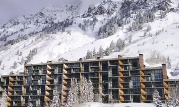 Salt Lake Mountain Resorts Complejo | IRON BLOSAM LODGE/ Ski in-Ski out, Snowbird! Dec 30-Jan 6,2024
