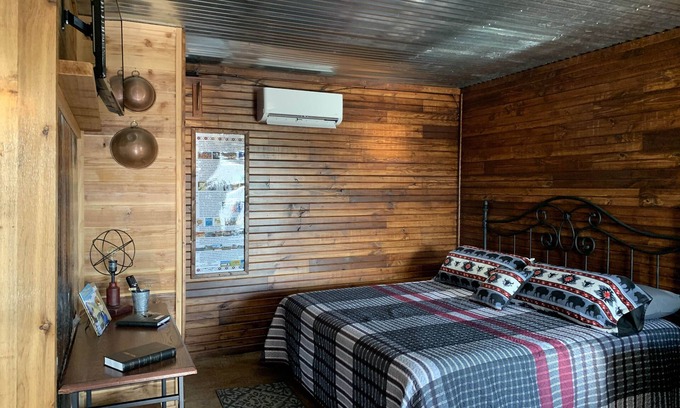 Cache Cabina | Iron Door Cabin at The Lazy Buffalo Wichita Mountains Cache Lawton Fort Sill