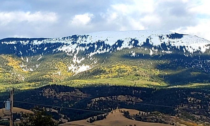 Eagle Nest Casa | Iron Wolf nestled in the Sangre de Cristo Mtns...Ski/Hike/Fish/Hunt Casita