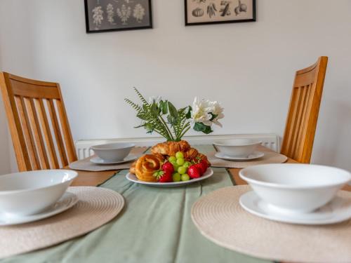 Madeley Casa | Ironbridge Retreat - Garden Stay Near Blists Hill Pass the Keys