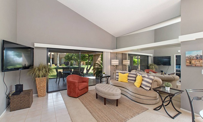 Palm Desert Condominio | Ironwood CC golfers paradise!