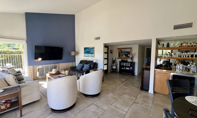 Palm Desert Condominio | Ironwood Country Club Condo with a view!