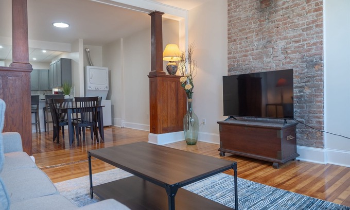 Troy Apartamento | Ironworks Urban Retreat|Pet Friendly|RPI|Hospitals