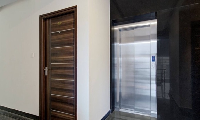 Kondapur Apartamento | iROOMZ Botanica Luxury Living Space