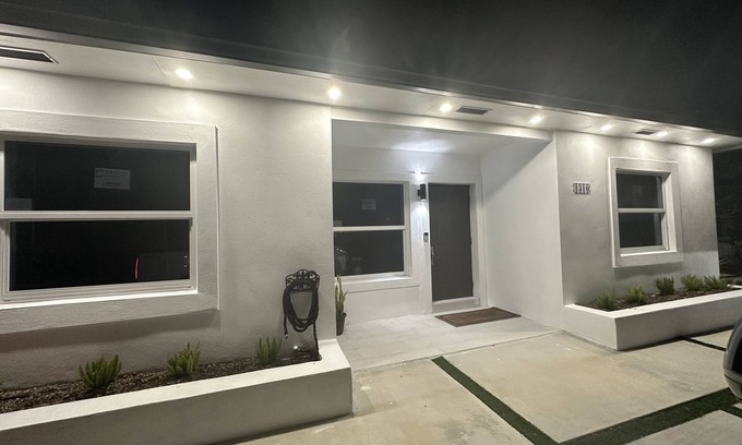 Westchester Casa | Safe Central Neighborhood Game Room Netflix