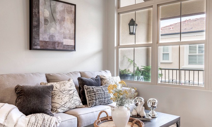 Oak Creek Condominio | Irvine Oasis - Luxury 2BR Condo
