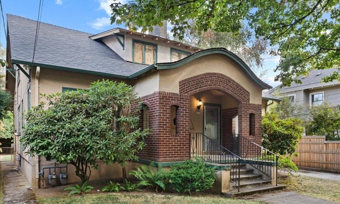 Irvington Apartamento | Irvington 1-Bd Apt in Charming Duplex