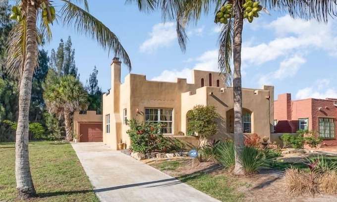Indian River Bluff Casa | Isabel · Old World Charm · 10 minutes from Beach
