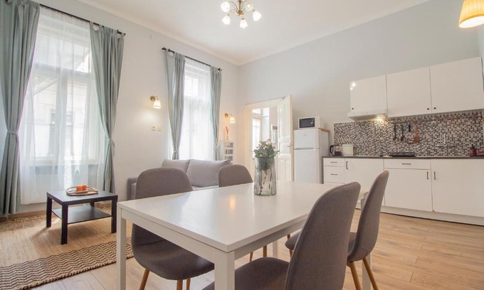 Terezvaros Apartamento | Isabella Suite with AC