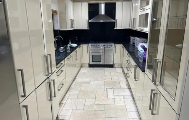 Squirrel's Heath Apartamento | `isimi Romford London [ Modern 6 Bedroom House]