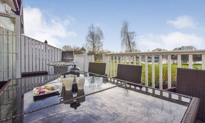 South Cerney Casa | Isis Lake 43, Turtle Lodge (P)