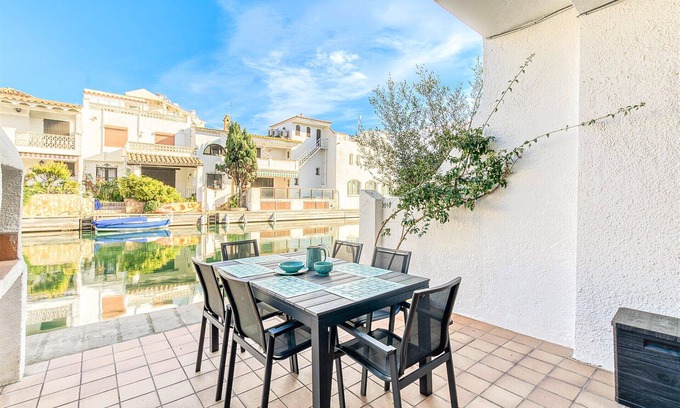 Empuriabrava Chalet De Esquí | ISLA CARTAGO 49 Empuriabrava