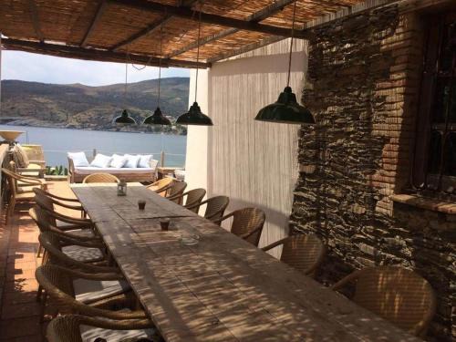 Cadaqués Villa | Isla Privada en Cadaqués de ensueño con 11 habitaciones dobles con baño privado y piscina