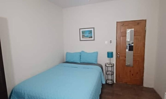 San Juan Casa | Isla Verde Beach -Bars-Restaurants Great for Near Airport Stop-N-Go