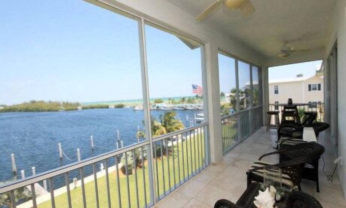 Islamorada Condominio | Islamorada lujo frente al condominio con deslizamiento de la embarcación