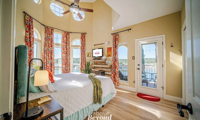 Oatmeal Condominio | Island 2213 | 1 Bed, 2 Bath
