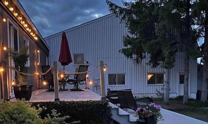 Merrickville-Wolford Casa | Island Apple Orchard Get Away