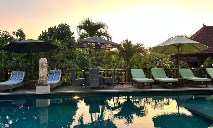 Mushroom Bay Hotel | Island Cabanas