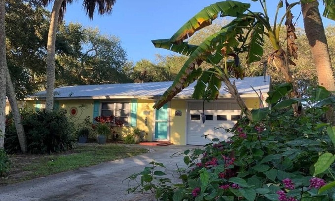 Wabasso Beach Casa | Island Cottage: A Short Walk to the Beach