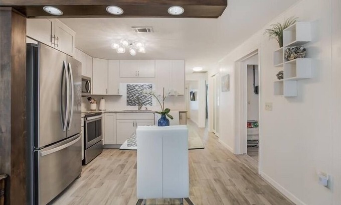 Holmes Beach Casa | Island Escape 2 Bedroom Villa by Redawning
