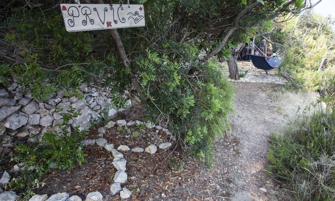 Bisevo Cabaña | Relájese en un área amigable en la escapada de la isla en la isla Bisevo (Cueva Azul)