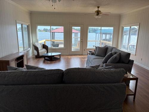 Jarreau Casa | Island getaway 11 beds 4 bedrooms