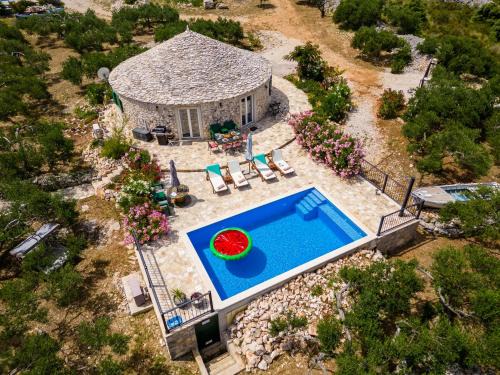 Supetar Casa | Island Getaway - Heritage House