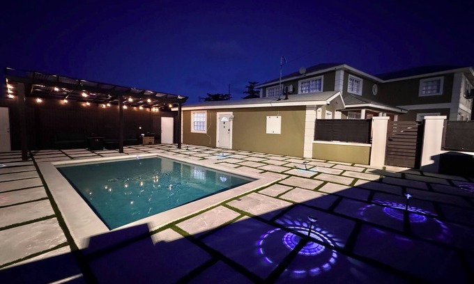 Nassau Casa | Island Haven Hideaway 5BR Home & Pool. 3 minute walk to beach, Very Quiet
