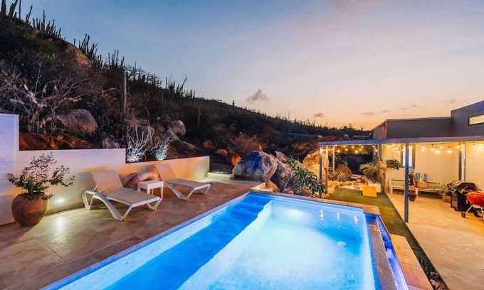 Paradera Casa | Island Heights Villa! Close to all Aruba’s beaches