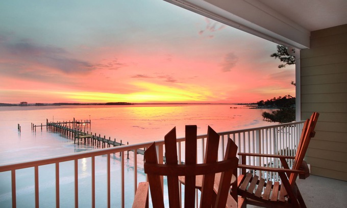 Piney Point Hotel | Island Inn & Suites, Ascend Hotel Collection