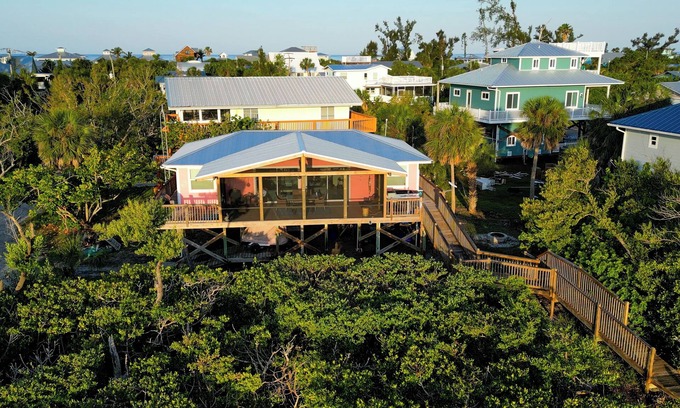 Placida Casa | Island Life Little Gasparilla Home Waterfront on the Bay w/Private Dock