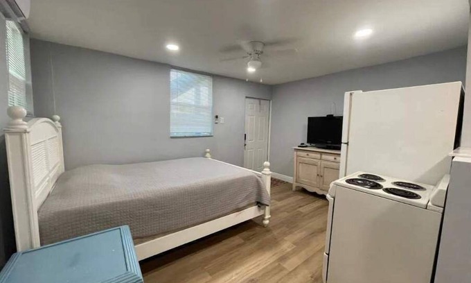 Florida North Atlantic Coast Condominio | Island Living: Walk to Beach Fish Surf Sun